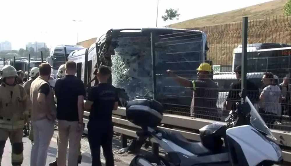 İstanbul’da metrobüs kazası: 1 ölü 53 yaralı