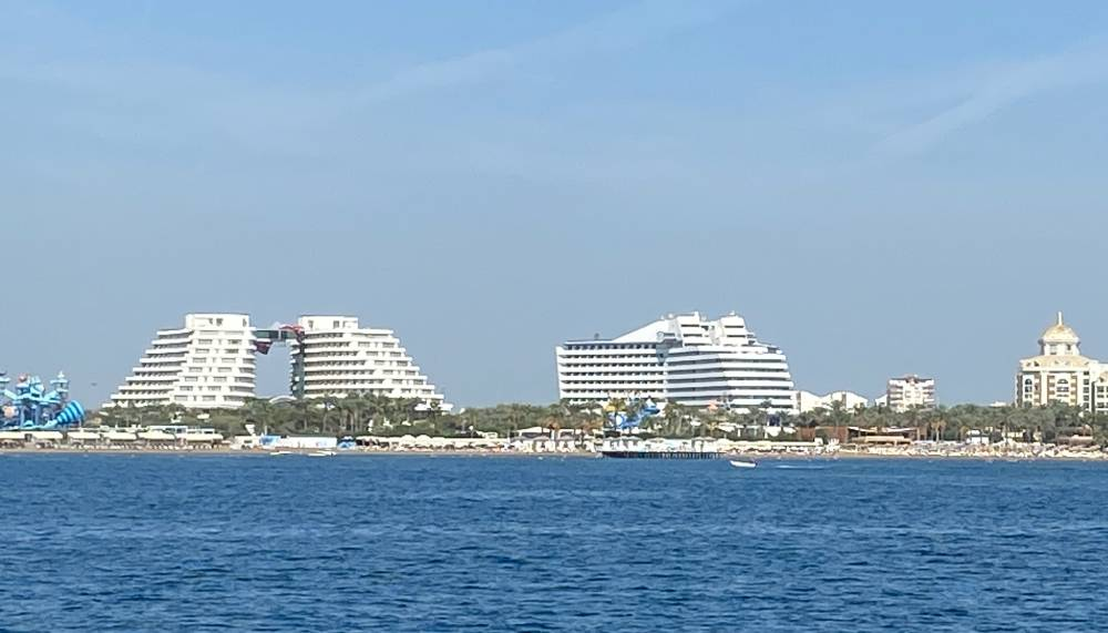 Antalya'da 'aşırı turizm' tehlikesi var mı, uzmanlar ne diyor?