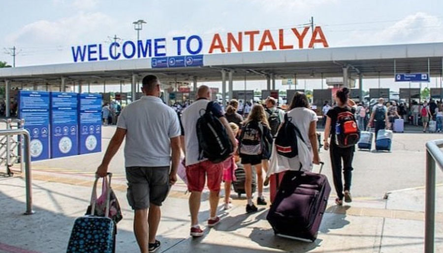 Antalya 2024’ün ilk dört ayında turist rekoru kırdı