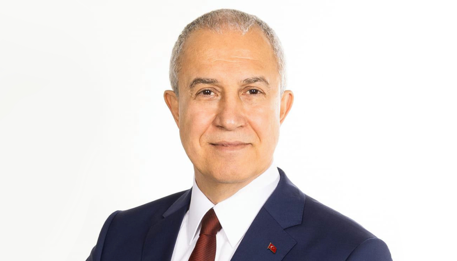 Otelci Osman Tarık Özçelik Alanya Belediye Başkanı oldu