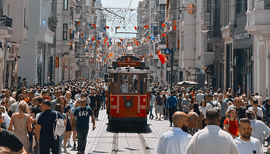 Turist sayısı azaldı, İstanbullu esnaf zorda kaldı