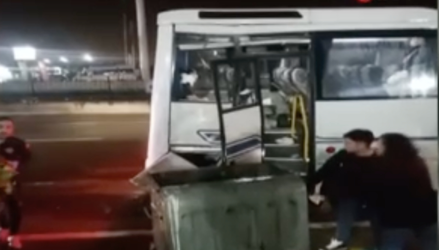 İstanbul'a turist getiren otobüs kaza yaptı, biri ağır 10 yaralı var 