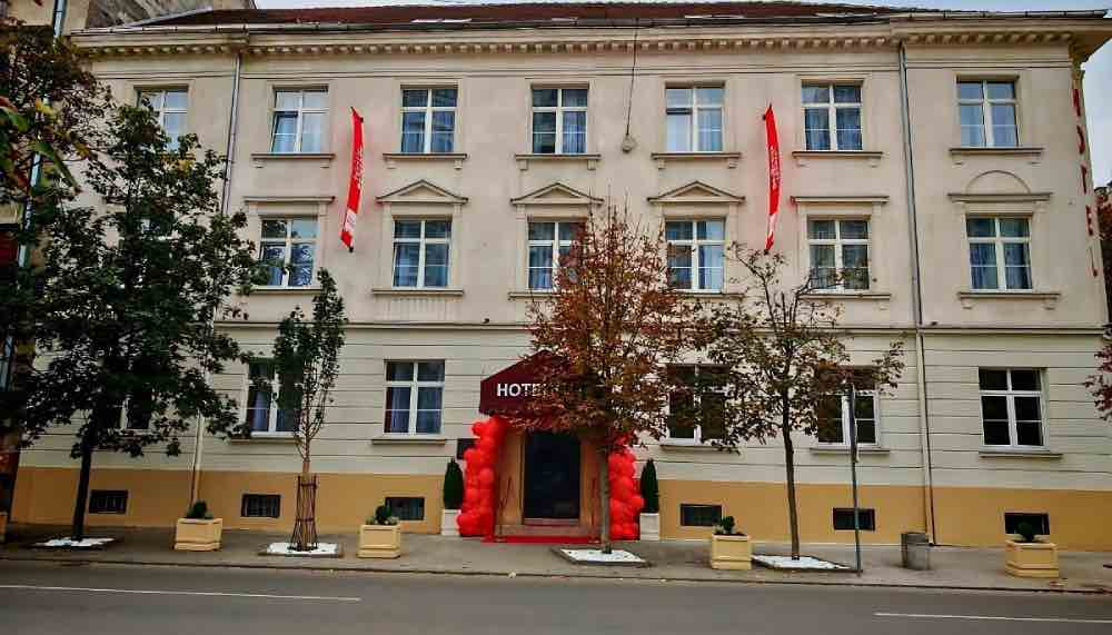 Türk turizmci Cemal Benli Belgrad’da otel açtı