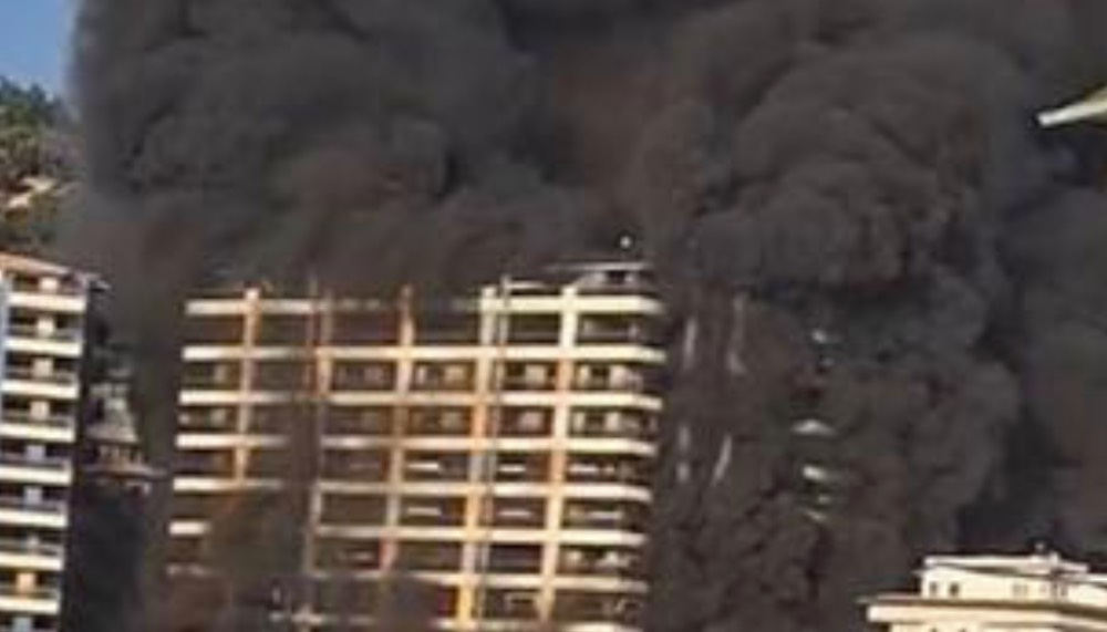 Antalya’daki otel inşaatında yangın, 4 işçi mahsur kaldı