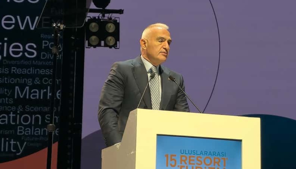 Bakan Ersoy’dan turizmcilere çağrı: Erken rezervasyon dönemini hemen sonlandırmayın