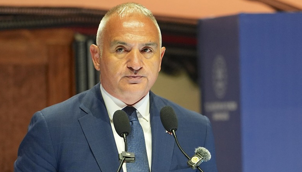 Bakan Ersoy: Turizmde hedef ilk 3 ülke arasına girmek