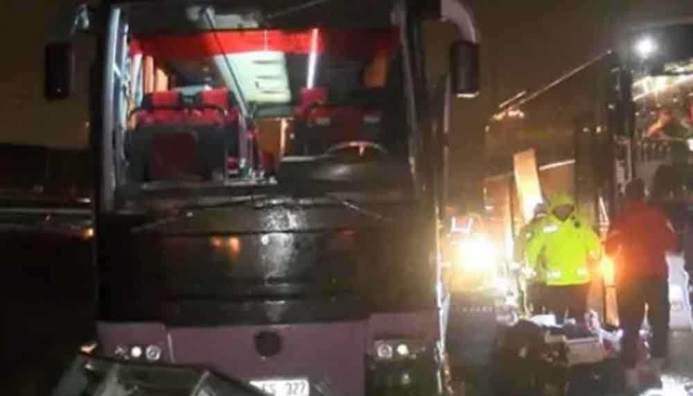 İstanbul’da tur otobüsü kazası: Sürücü kalp krizi sonucu hayatını kaybetti