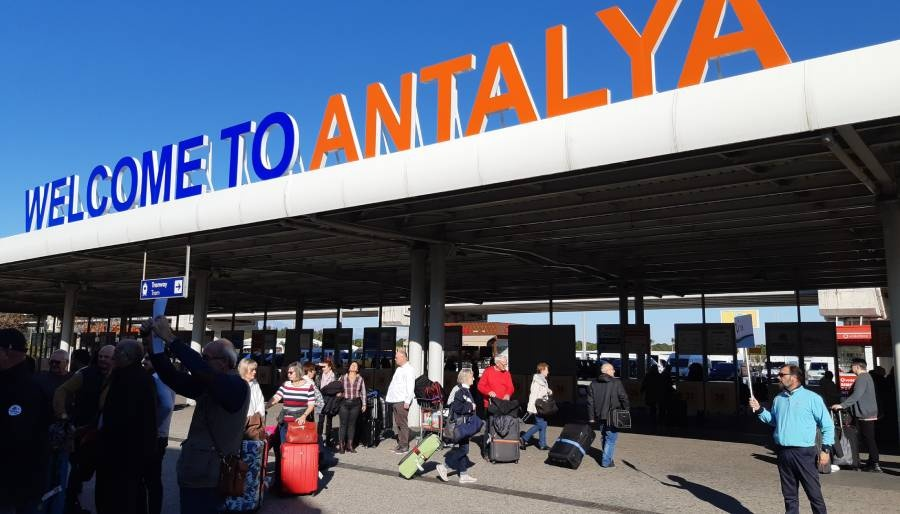 Antalya'ya nisan ayında gelen turist sayısında çift haneli düşüş