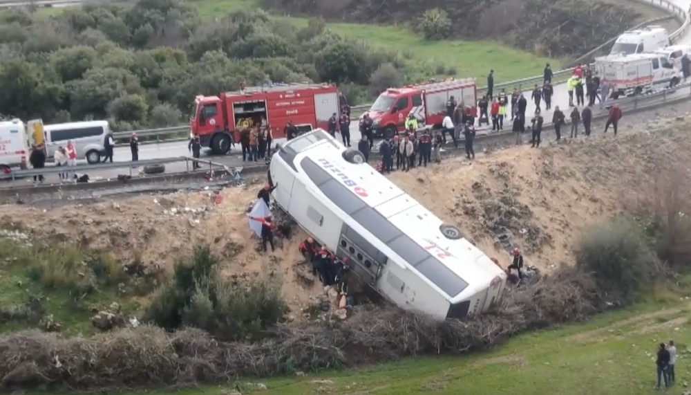 Antalya’da yolcu otobüsü şarampole devrildi, ölü ve yaralılar var