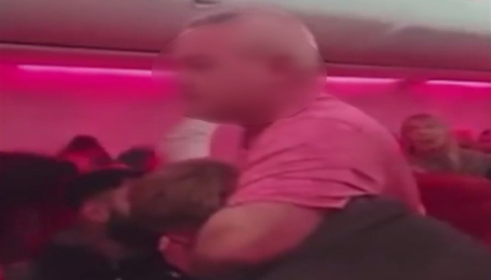 Antalya-Manchester uçağında kavga