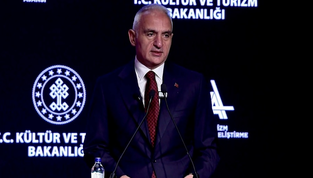 Bakan Ersoy, Türkiye’nin 2026 turizm hedefini açıkladı