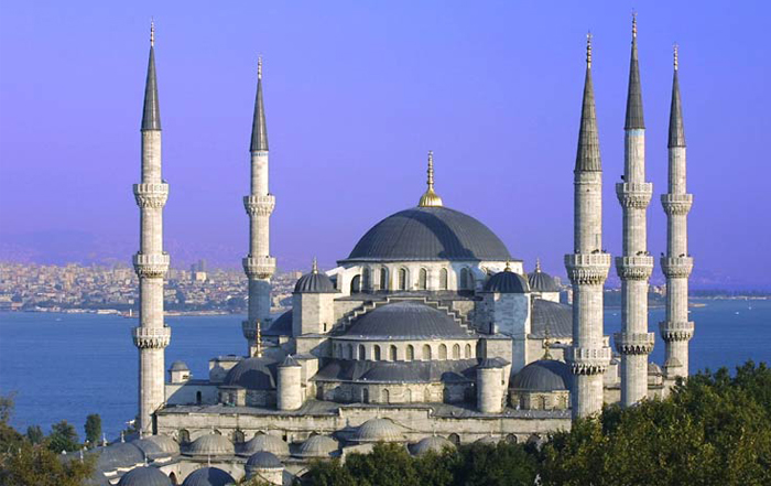 İstanbul'da turistler için cami kıyafeti tasarlandı