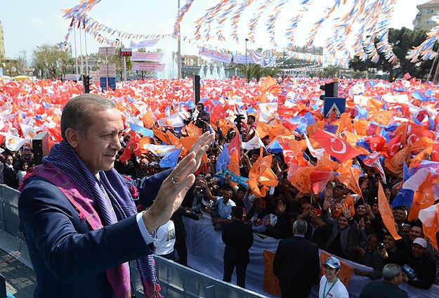 Türkiye'ye politik tur düzenliyor