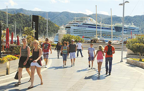 Yunanistan'la Türkiye arasındaki turist akışında rekora koşuluyor