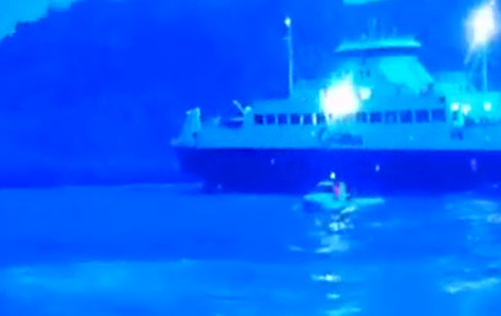 Karaya oturan feribottaki 188 yolcu 14 saat boyunca kurtarılmayı bekledi