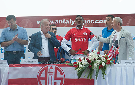 Ünlü futbolcu Samuel Eto'o, IATI'nin katkılarıyla Antalyaspor'da