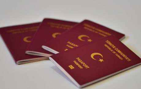 'Sahte Türk pasaportu korkusu' 2 saat havalimanında bekletti