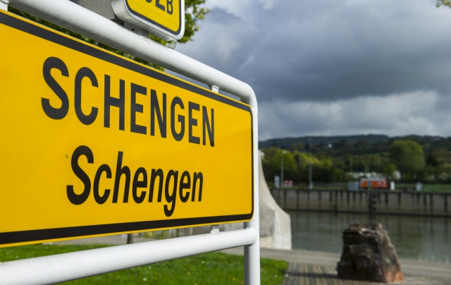 Schengen, sürüncemeye mi bırakılıyor?