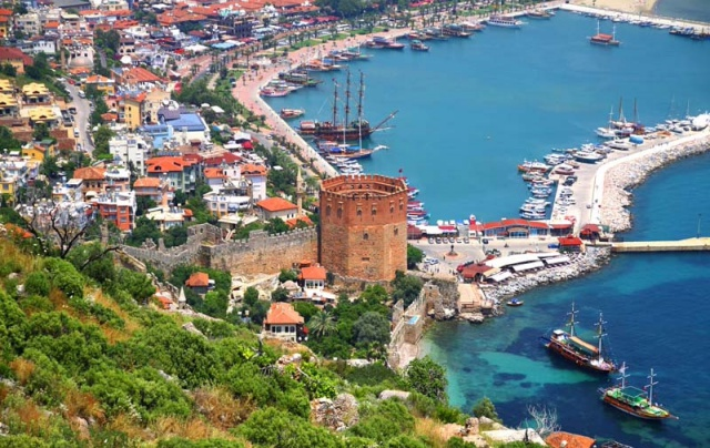 ''Yerli tatilcinin ilk tercihi Antalya''