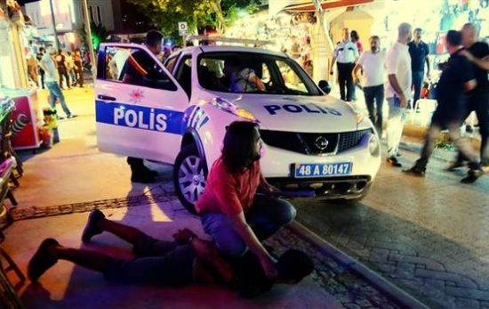İki turist alışverişe çıktı, Bodrum karıştı: 14 yaralı, 25 gözaltı