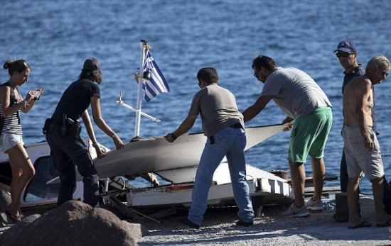 Yunanistan’da sürat botu turist teknesine çarptı: 4 ölü, 5 yaralı
