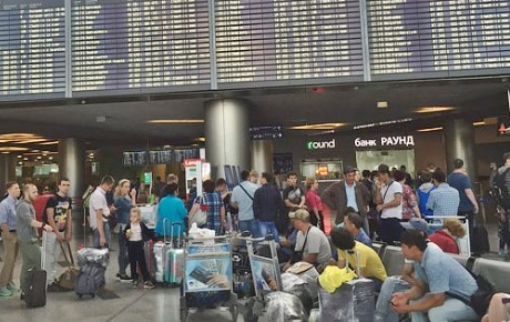 Teknik arıza Antalya ve Moskova’da 400’den fazla yolcuyu 15 saat bekletti