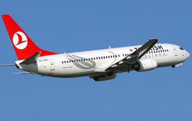 THY uçağında yolcu krizi: Koltuğu kırıp yolculara saldırdı, uçak geri döndü
