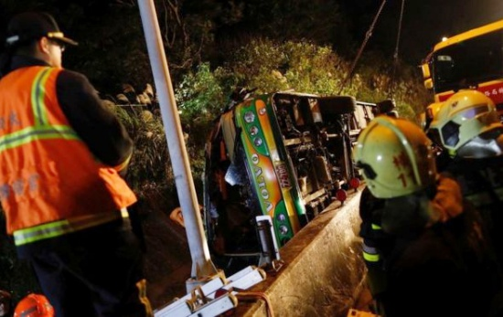 Tayvan’da tur otobüsü devrildi: 32 ölü