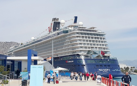 Antalya, kruvaziyer sezonunu TUI Cruises ile açtı 