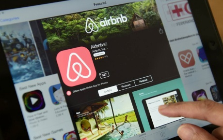 Irkçı Airbnb ev sahibine emsal ceza