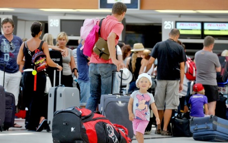 Temmuz ayında turistik bölgelerdeki havalimanları ne kadar yolcu ağırladı? 