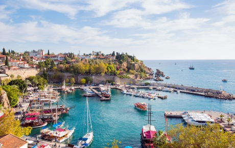 Antalya temmuzda acenteler aracılığıyla hangi ülkeden kaç turist ağırladı?