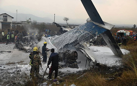 VİDEO: Bir yolcu uçağı daha düştü, ölü ve yaralılar var