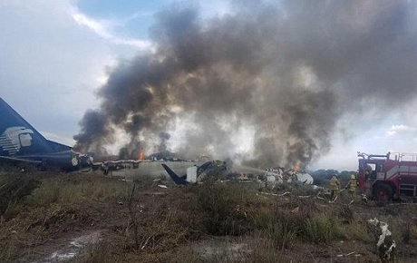 101 yolcu taşıyan uçak düştü: Mucize eseri ölen olmadı, 80 yaralı