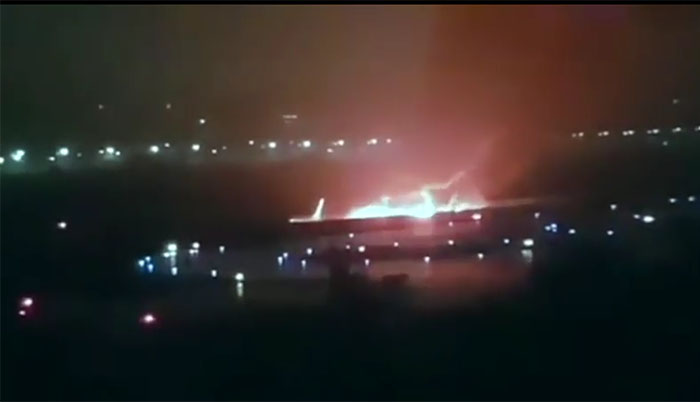 Rus UTair'e ait uçak pistten çıktı