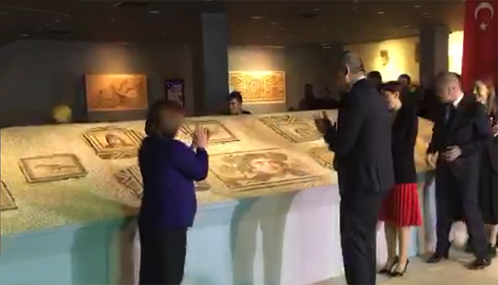 Ve Çingene Kızı Mozaiğinin parçaları ziyarete açıldı