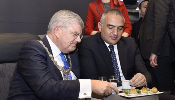 Utrecht belediye başkanından Türkiye standına ziyaret