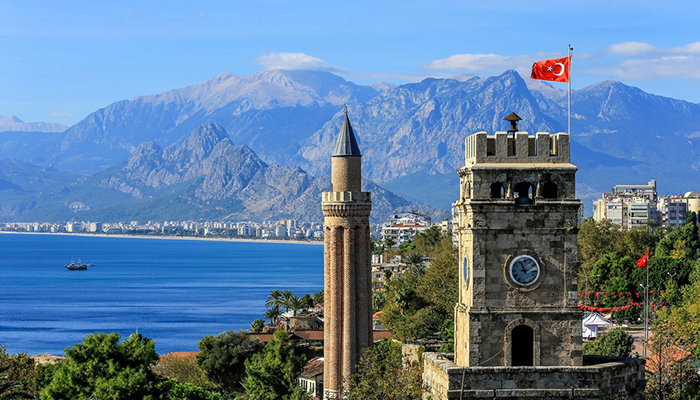 Bu yıl Antalya'nın turizm gelirinde ne kadar artış bekleniyor?