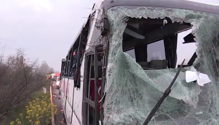 Sakarya'da yolcu otobüsü kazası, 5'i ağır 32 yaralı
