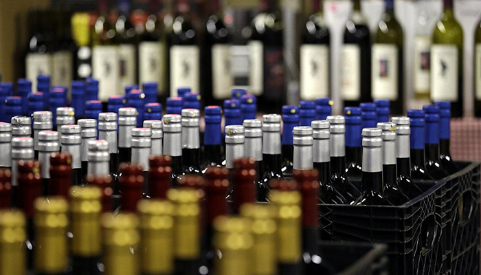 Üç otelde bin 720 şişe sahte içki ele geçirildi