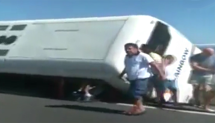 Antalya'dan Denizli'ye giden tur otobüsü kaza yaptı, 5 yaralı var