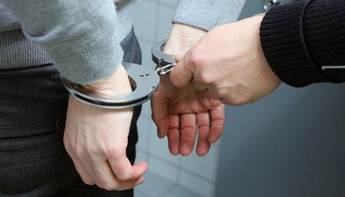 İki otel çalışanı hırsızlık iddiasıyla tutuklandı