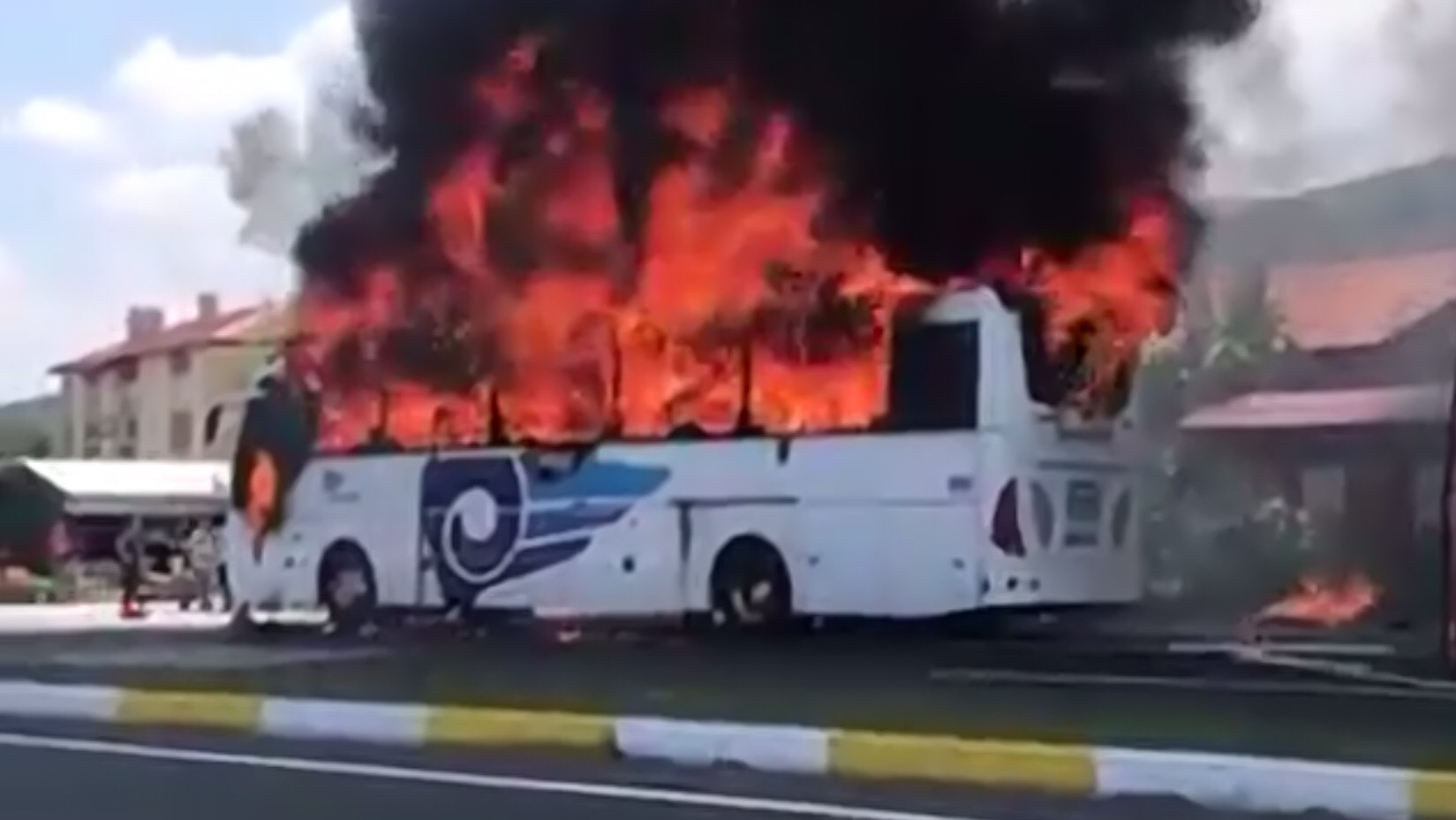 Balıkesir’de otobüs yandı, 2’si çocuk 5 ölü