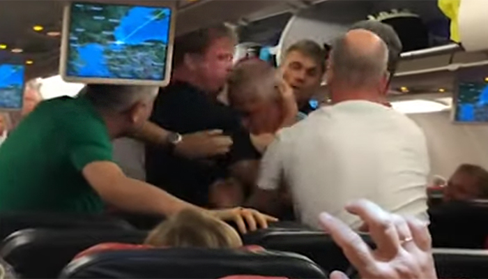 VİDEO: Rus yolcular THY uçağında birbirine gidi