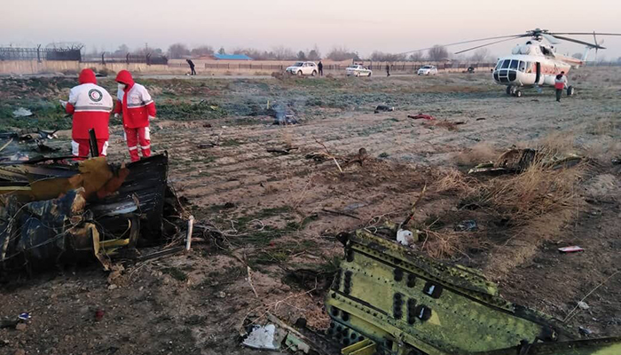 176 yolcusu bulunan Ukrayna yolcu uçağı İran'da düştü