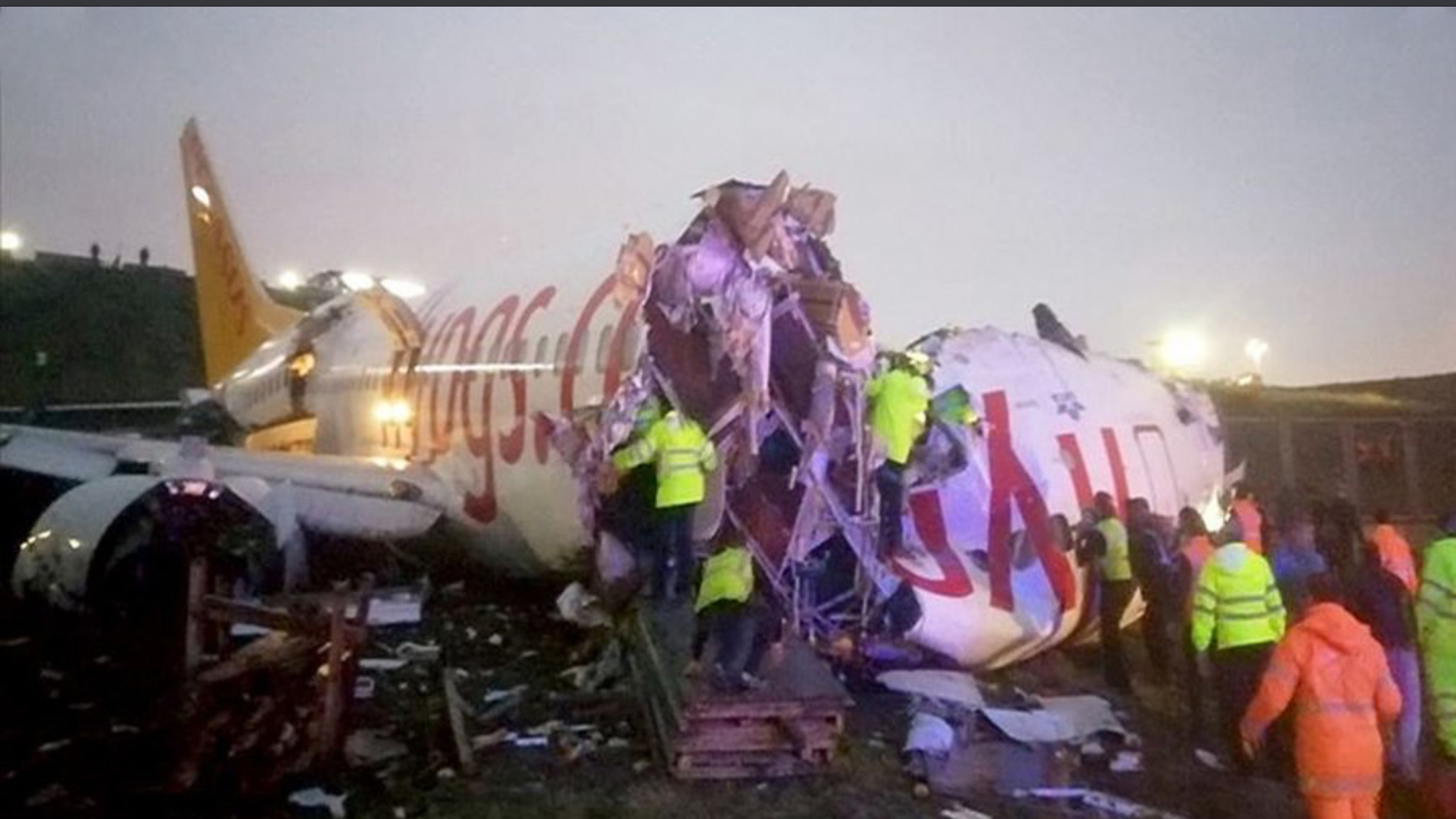 VİDEO: Sabiha Gökçen Havalimanı’nda uçak kazası