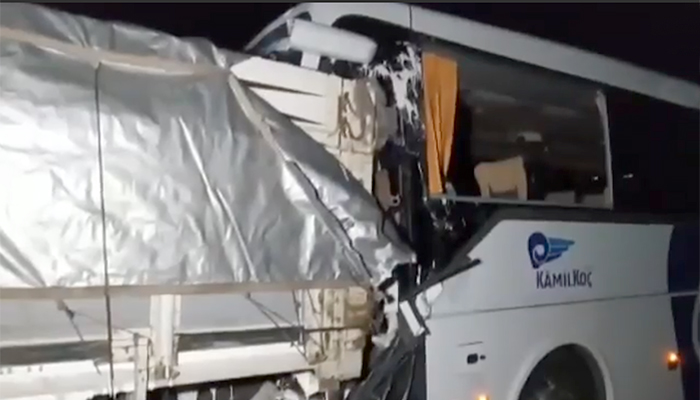 Uşak’ta yolcu otobüsü kazası, 2 ölü 18 yaralı