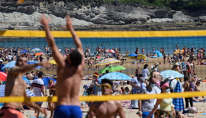 İspanya'da plajlar yeniden kapatılıyor