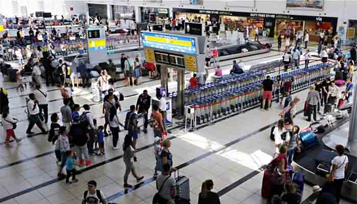 Antalya'ya 3 günde 510 uçakla 100 bin turist geldi