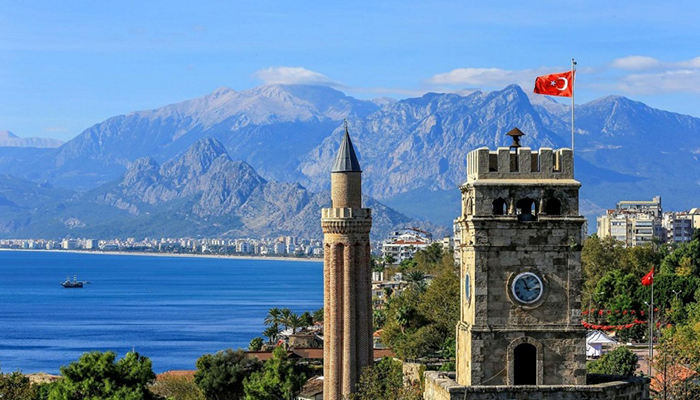 ''Turistler Antalya'da koronavirüs önlemlerine uymuyor''